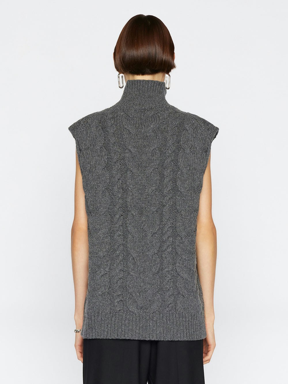 vest back view alt:fit2